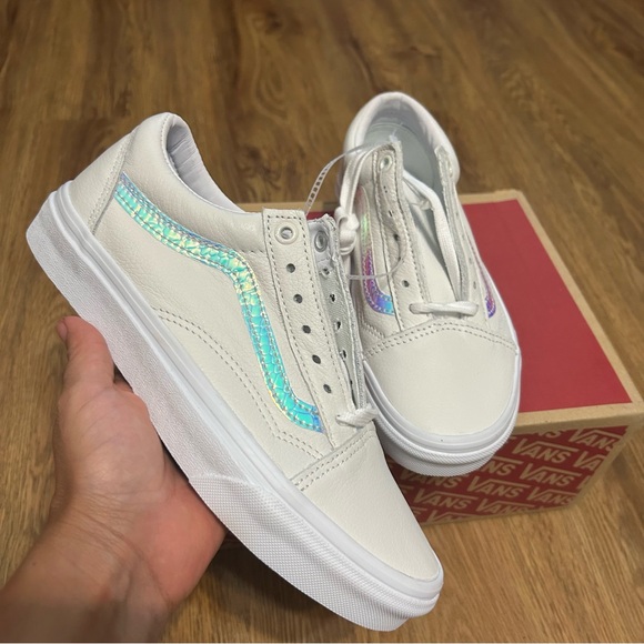 VANS Old Skool White Leather Holo Sidestripe Skate Shoes sneakers women’s 7 new - Picture 1 of 7